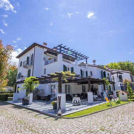 Residence Casa Bianca Marina di Massa Buitenkant foto