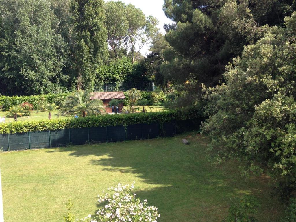 Residence Casa Bianca Marina di Massa Buitenkant foto