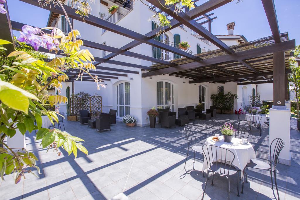 Residence Casa Bianca Marina di Massa Buitenkant foto