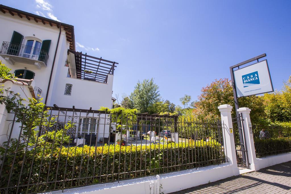 Residence Casa Bianca Marina di Massa Buitenkant foto